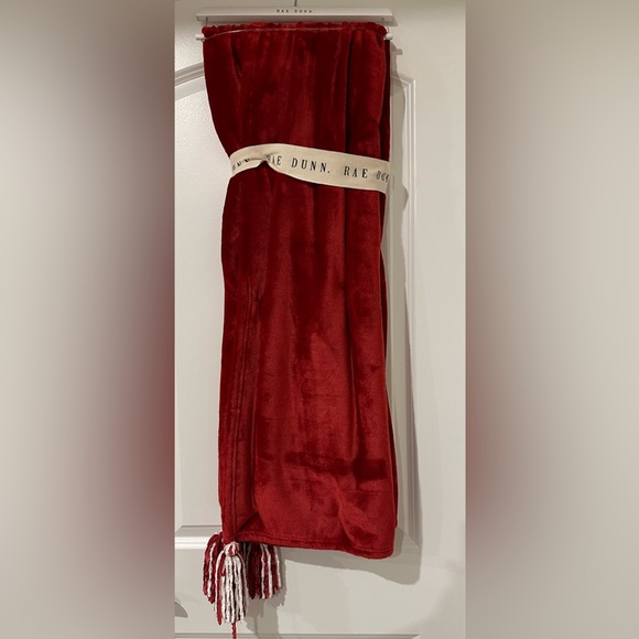 RAE DUNN Soft Plush Throw - Picture 6 of 9